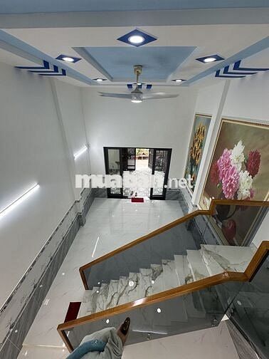 Nhà mới 2pn 1p thờ 2wc hẻm xe hơi 