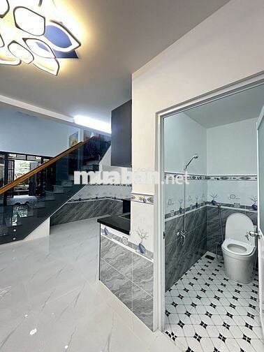Nhà mới 2pn 1p thờ 2wc hẻm xe hơi 