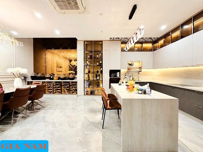 BÁN BIỆT THỰ HẺM 2 XE HƠI TRÁNH NHAU : 101/62 NGUYỄN CHÍ THANH - P. 9 