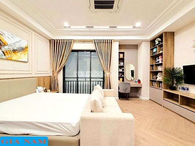 BÁN BIỆT THỰ HẺM 2 XE HƠI TRÁNH NHAU : 101/62 NGUYỄN CHÍ THANH - P. 9 