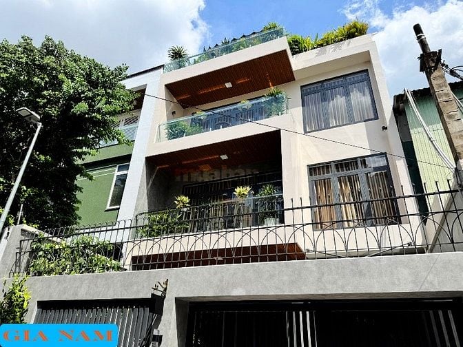 BÁN BIỆT THỰ HẺM 2 XE HƠI TRÁNH NHAU : 101/62 NGUYỄN CHÍ THANH - P. 9 