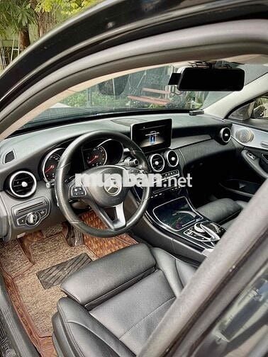 Mercedes-Benz C-Class Đen 5 chỗ