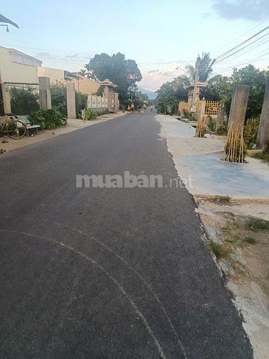 CẦN BÁN ĐẤT THỔ CƯ CÓ NHÀ CẤP 4 