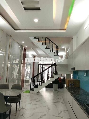 Chủ giảm 100tr! Nhà Tô Ngọc Vân Q12, 3 tầng có gara ô tô, giá 6.1 tỷ