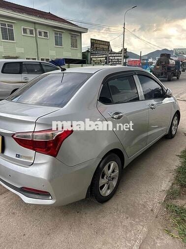 Hyundai Grand i10 Số sàn Bạc 5 chỗ