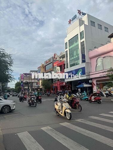 Chính Chủ Cho Thuê Nhà Mặt Tiền Nguyễn Gia Trí (D2) 4 Tầng. Giá 70Tr