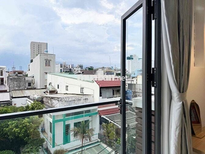 CHO THUÊ PHÒNG BAN CÔNG THANG NGAY ISB UEH FULL NỘI THẤT GIÁ RẺ