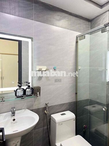 CHO THUÊ PHÒNG BAN CÔNG THANG NGAY ISB UEH FULL NỘI THẤT GIÁ RẺ