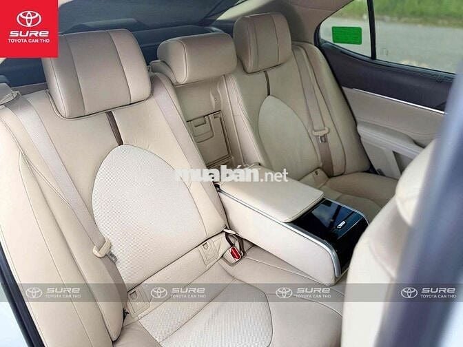 Toyota Camry 2.0Q (CVT) 2022 CHÍNH HÃNG