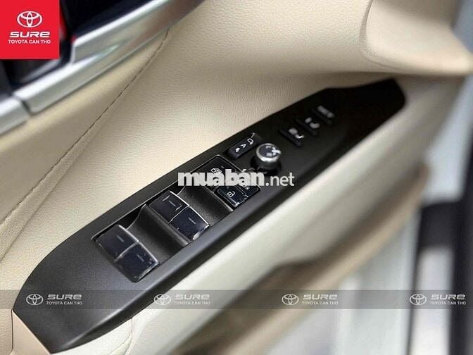 Toyota Camry 2.0Q (CVT) 2022 CHÍNH HÃNG