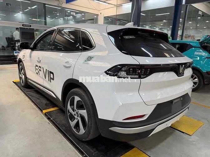 VinFast VF8 Eco 2023 Trắng Điện