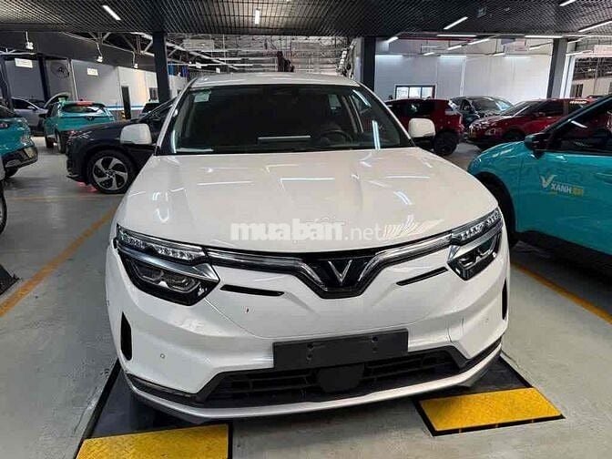 VinFast VF8 Eco 2023 Trắng Điện