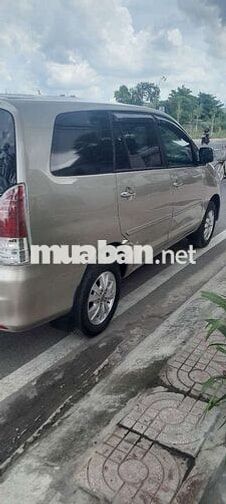 Toyota Innova 2011 Vàng cát Số sàn