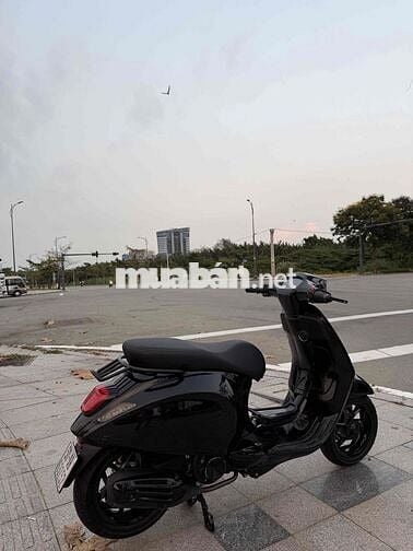 Piaggio Vespa Sprint Tech 150 Đen 6000 km Sài Gòn