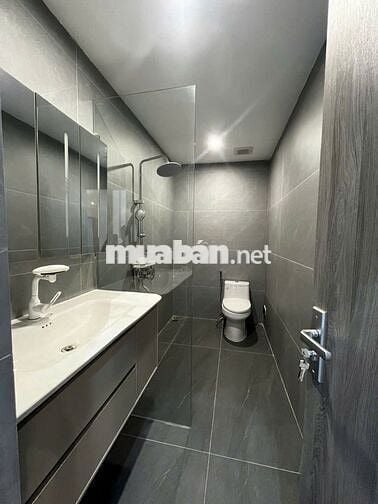 Bán CHCC tại MHD Trung Văn Tố Hữu - 3 PN, 2 WC, View Hồ và mặt đường