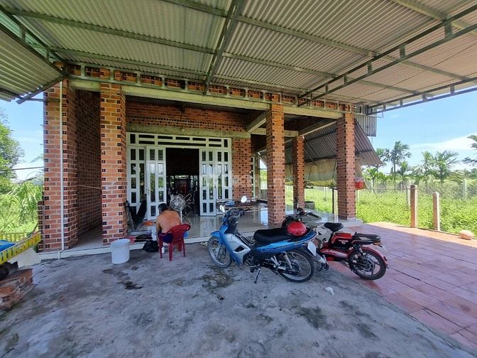 Nhà 3 phòng ngủ, gần 2  trường học, gần KCN. 1,4 tỷ TL 