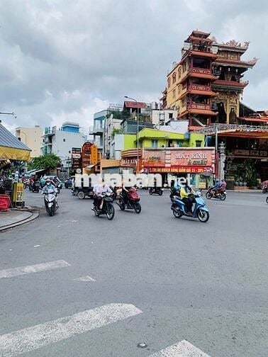 MẶT TIỀN NƠ TRANG LONG 5X12M CÓ NỞ HẬU NẰM NGAY NGÃ 5 BÌNH HÒA