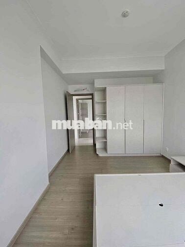 Bán căn 113 m2 - 3pn giá 4,5 tỷ - view thoáng tầng cao - sổ sẵn