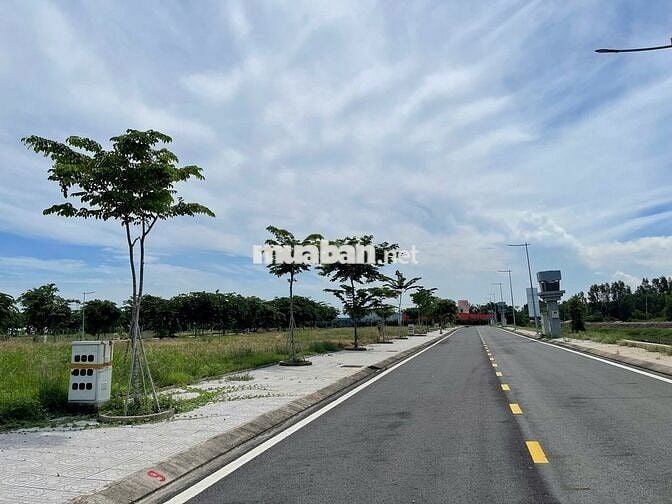 Bấn đất nền 90m2, thổ cư 100%, tại Ora Park Đức Hòa, giáp Bình Chánh