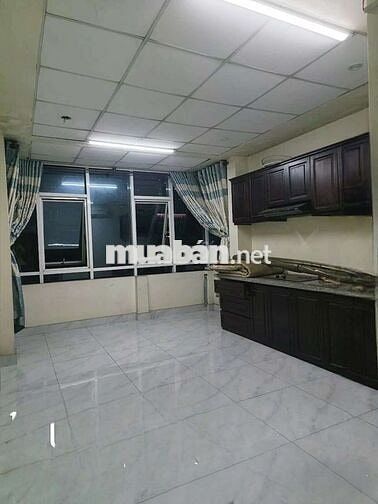 Cho thuê nhà Mặt tiền Nguyễn Trai, P10,Q5 4,5 tấm 4 phòng