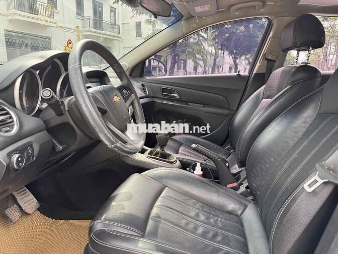 Chevrolet Cruze 2017 Trắng Sàn