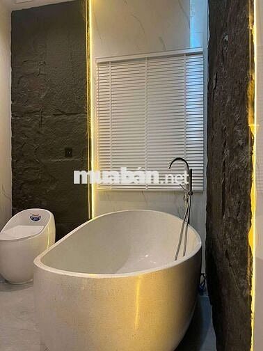 Nhà mặt tiền Hòa Phú, gần trường THCS và THPT Nguyễn Khuyến, giá 10 tr