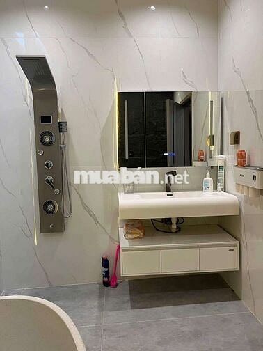 Nhà mặt tiền Hòa Phú, gần trường THCS và THPT Nguyễn Khuyến, giá 10 tr