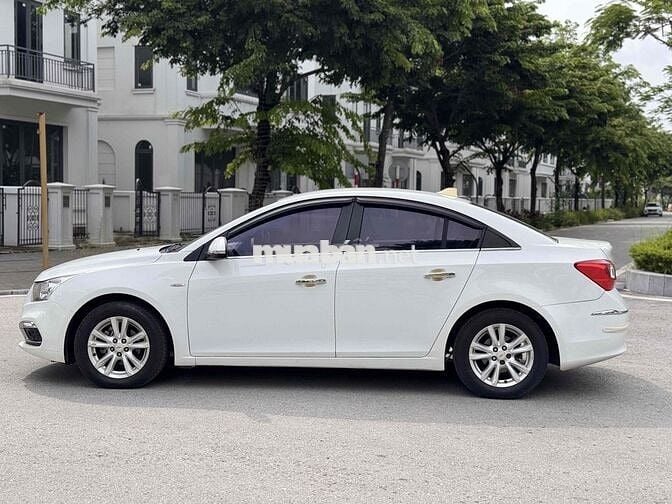 Chevrolet Cruze 2017 Trắng Sàn