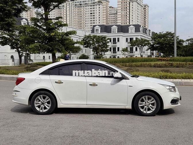 Chevrolet Cruze 2017 Trắng Sàn