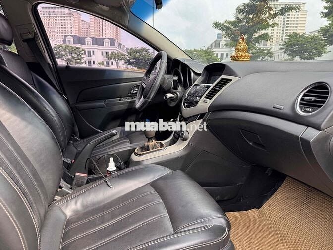Chevrolet Cruze 2017 Trắng Sàn
