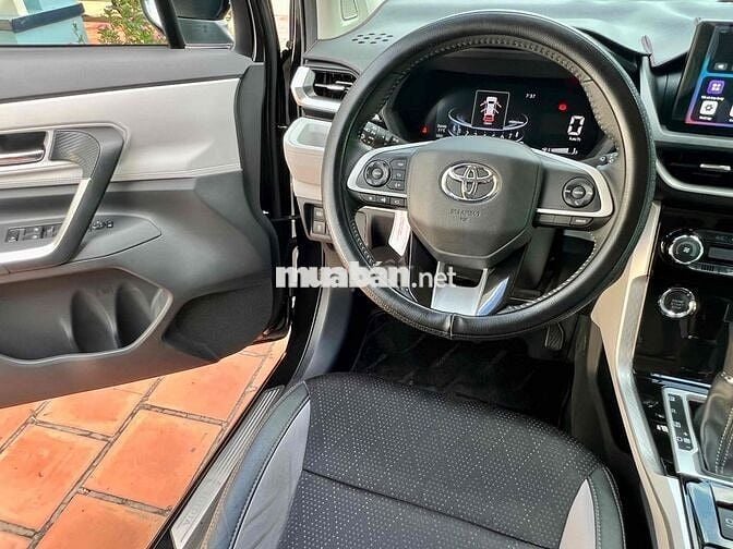 Toyota Veloz Top 1.5CVT 2024 Đen Tự động 8.000 Km