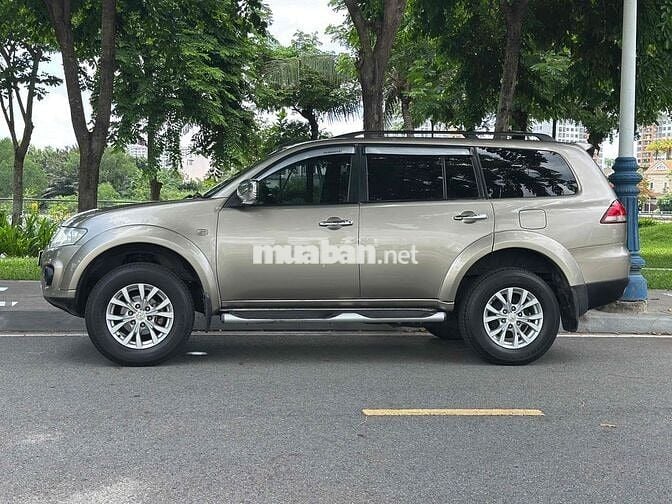 Mitsubishi Pajero Sports 2016 2.5 máy dầu số sàn
