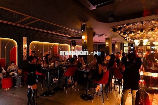 Bar Tây Q1 Tuyển Barback Nam | Lương + Tip Cao