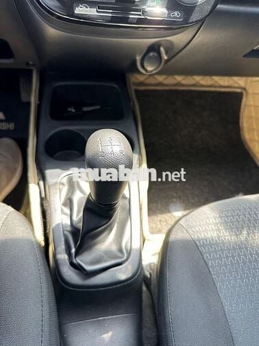Mitsubishi Attrage 2021 số sàn màu trắng