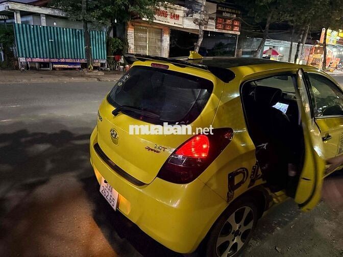 Hyundai i20 2011 Vàng 5 chỗ