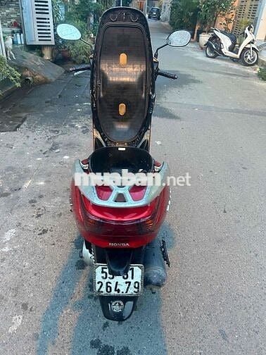 Honda Lead 2011 biển SG . máy êm như xe điện