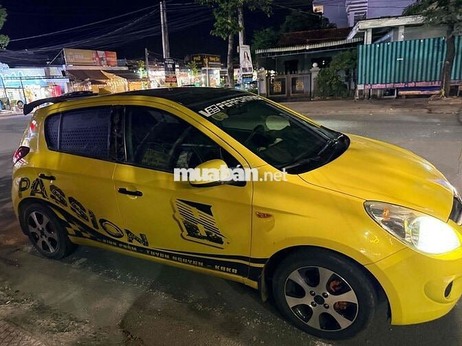 Hyundai i20 2011 Vàng 5 chỗ