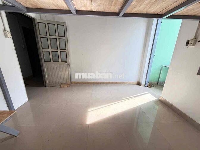 CHO THUÊ PHÒNG CÓ GÁC BAN CÔNG GIÁ SIÊU RẺ NGAY LUỸ BÁN BÍCH - ĐẦM SEN
