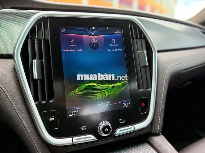 VinFast Lux A Base 2022 Trắng 60000 km