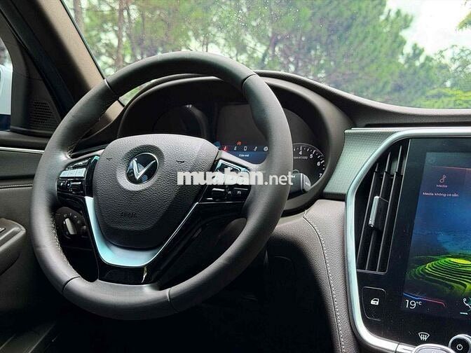 VinFast Lux A Base 2022 Trắng 60000 km