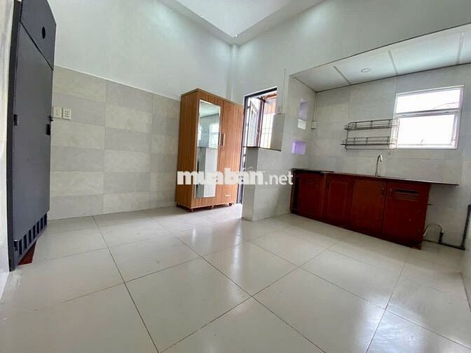 Phòng cho thuê có máy lạnh cửa sổ trời giá rẻ gần Cv Làng Hoa