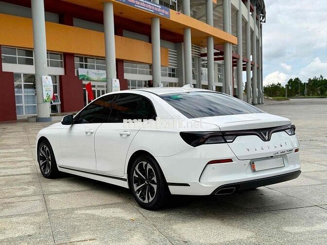 VinFast Lux A Base 2022 Trắng 60000 km