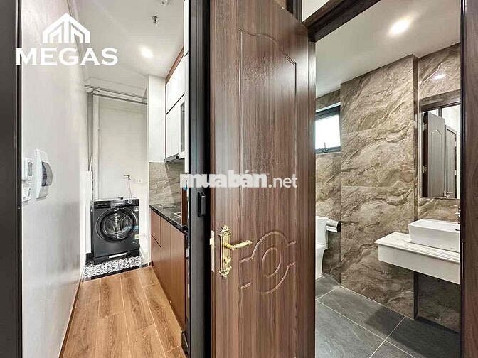 Ô tô đỗ cửa, nhà 2n1k tách bếp nhà mới tinh, mặt đường Mỹ Đình