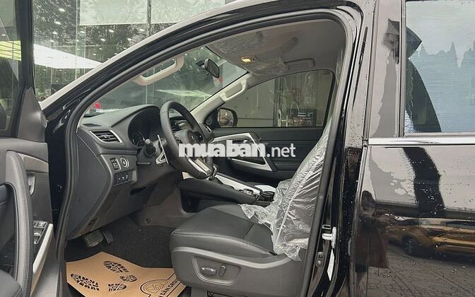 Mitsubishi Pajero Sport 3.0 V6 Đen Tự động 8 cấp
