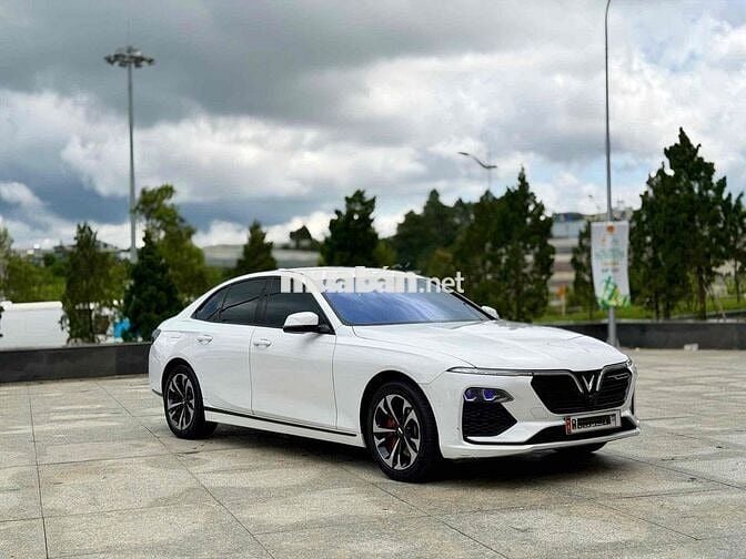 VinFast Lux A Base 2022 Trắng 60000 km
