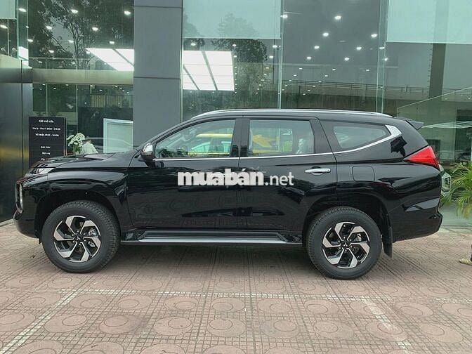 Mitsubishi Pajero Sport 3.0 V6 Đen Tự động 8 cấp