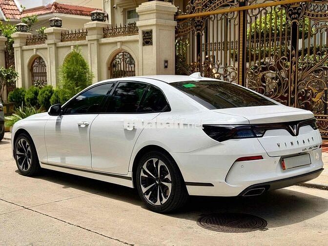 VinFast Lux A Base 2022 Trắng 60000 km