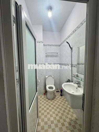 NHÀ HẺM XE TẢI THÔNG PHAN HUY ÍCH (4x15M) - 4PN 4WV SƠN SỬA MỚI