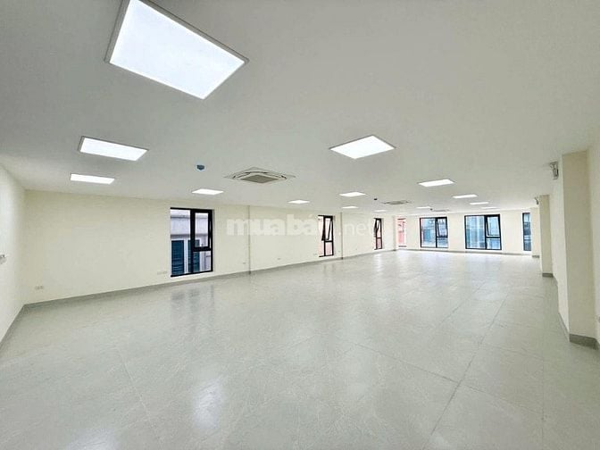 Cho thuê 550m Lô Góc tại Giảng Võ trần cao 3.5m mọi mô hình