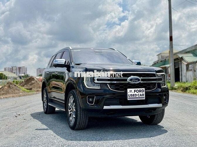 Everest 2025 Titanium odo 23.000km